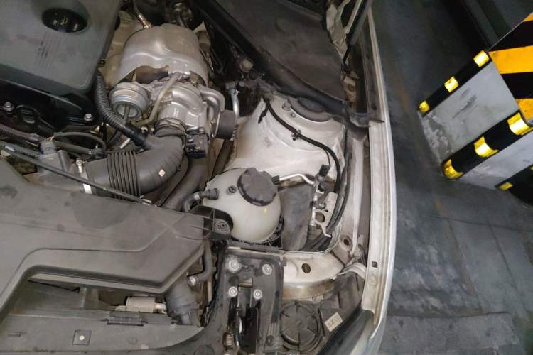 Used BMW 1 Series 2013 Revised 118i Sport Edition Engine Bay Left