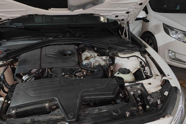 Used BMW 1 Series 2013 Revised 118i Sport Edition Engine Bay Left