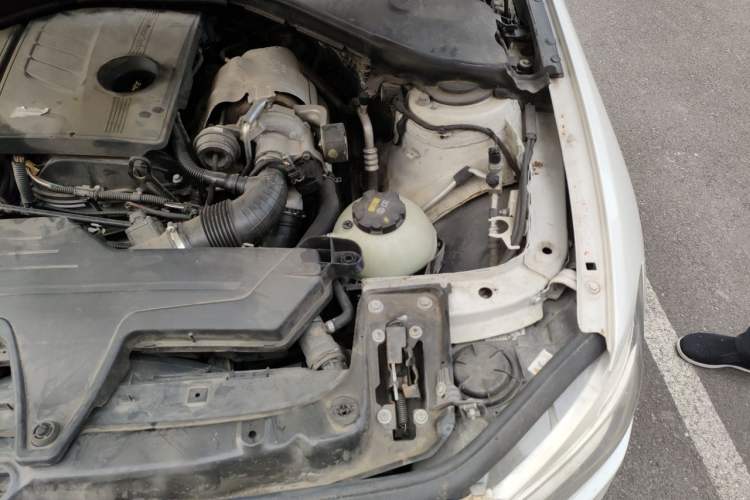 Used BMW 1 Series 2013 Facelifted 118i Leading Edition Engine Bay Left