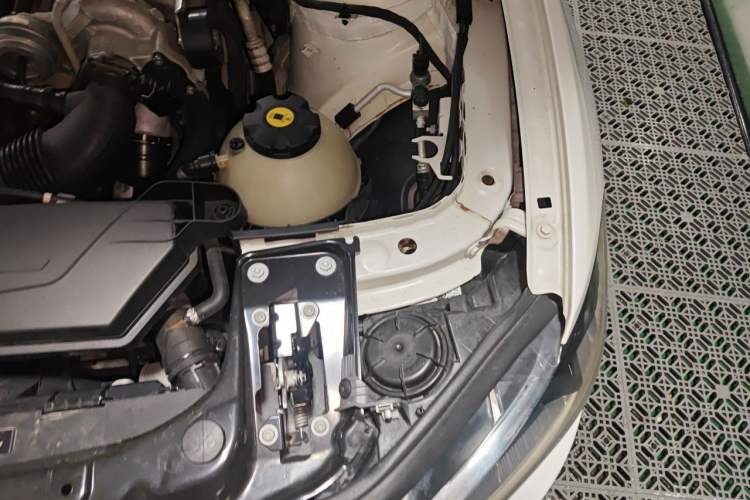 Used BMW 1 Series 2013 Revised 116i Leading Edition Engine Bay Left