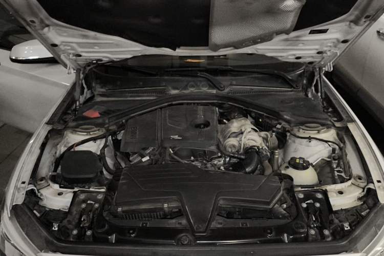 Used BMW 1 Series 2013 Revised 118i Sport Edition Engine Bay