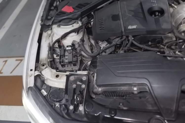 Used BMW 1 Series 2013 Revised 118i Sport Edition Engine Bay Right
