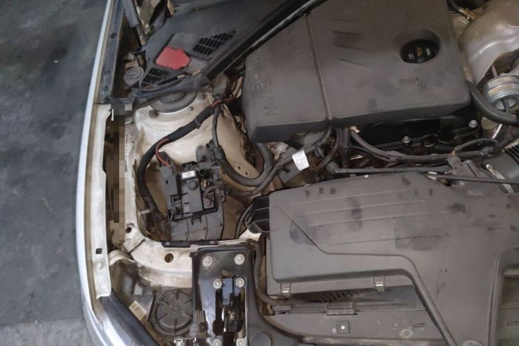 Used BMW 1 Series 2013 Revised 118i Sport Edition Engine Bay Right