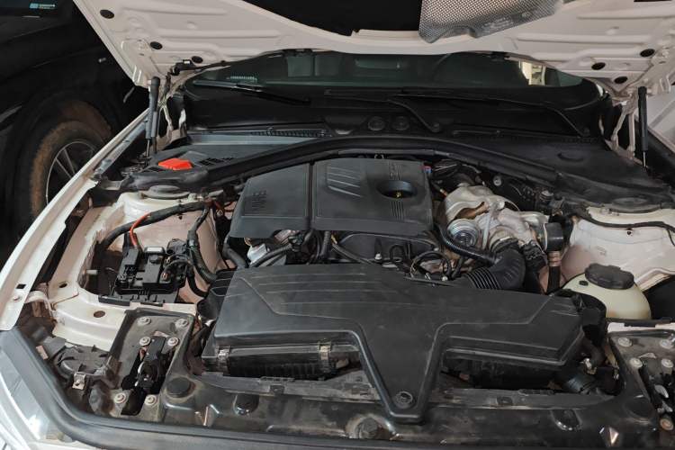 Used BMW 1 Series 2013 Revised 118i Sport Edition Engine Bay Right
