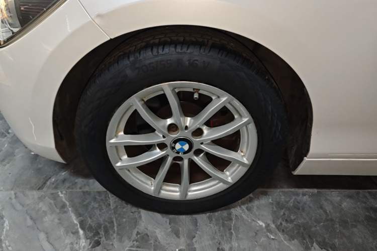 Used BMW 1 Series 2013 Facelifted 118i Leading Edition Exterior 4