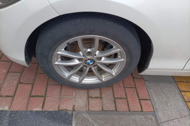 Used BMW 1 Series 2013 Facelifted 118i Leading Edition Exterior 4