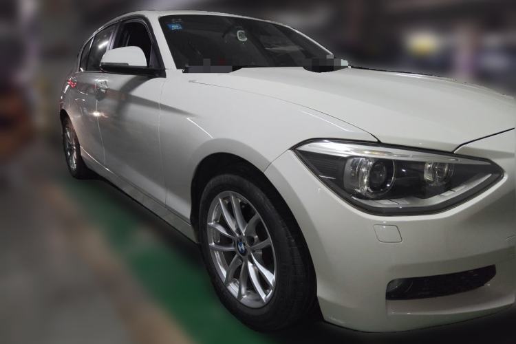 Used BMW 1 Series 2013 Facelifted 118i Leading Edition Front Right 45 Deg