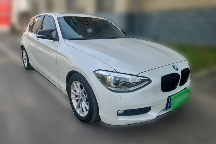 Used BMW 1 Series 2013 Facelifted 118i Leading Edition Front Right 45 Deg