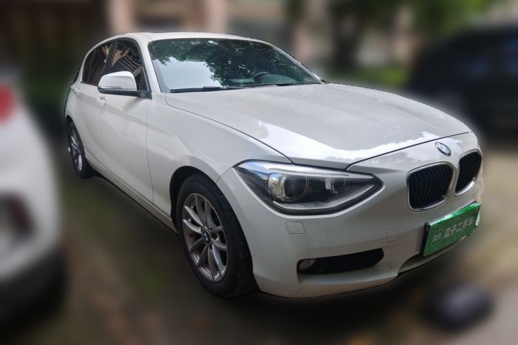 Used BMW 1 Series 2013 Facelifted 118i Leading Edition Front Right 45 Deg