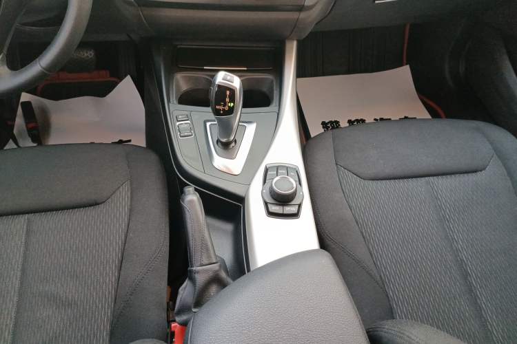 Used BMW 1 Series 2013 Facelifted 118i Leading Edition Gear Lever