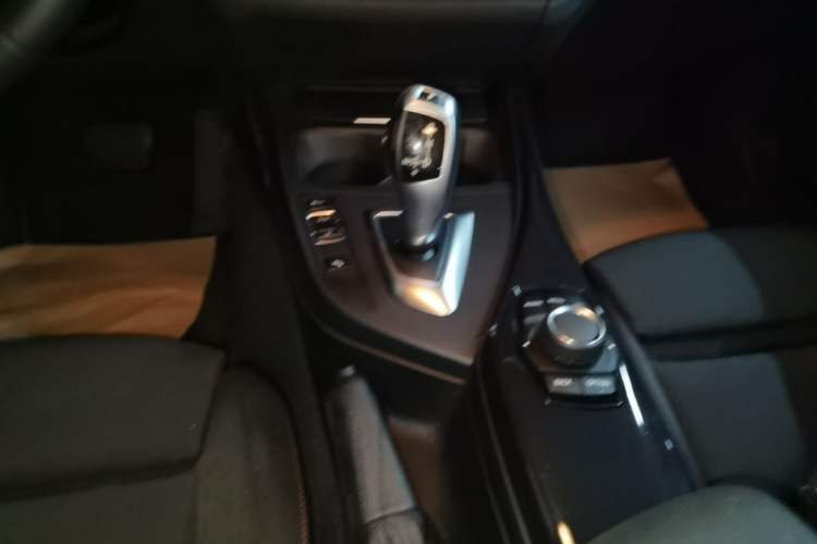 Used BMW 1 Series 2013 Revised 118i Sport Edition Gear Lever