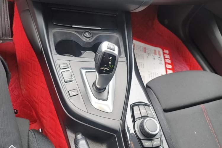 Used BMW 1 Series 2013 Revised 118i Sport Edition Gear Lever