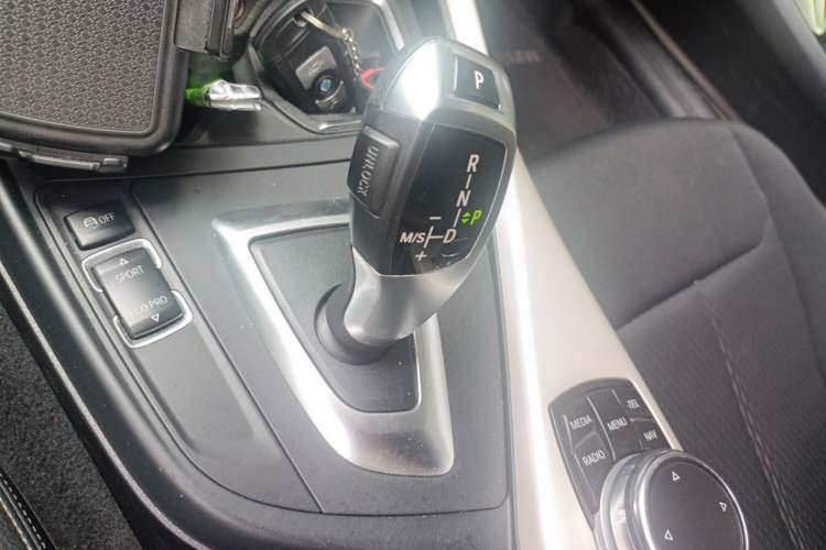 Used BMW 1 Series 2013 Facelifted 118i Leading Edition Gear Lever