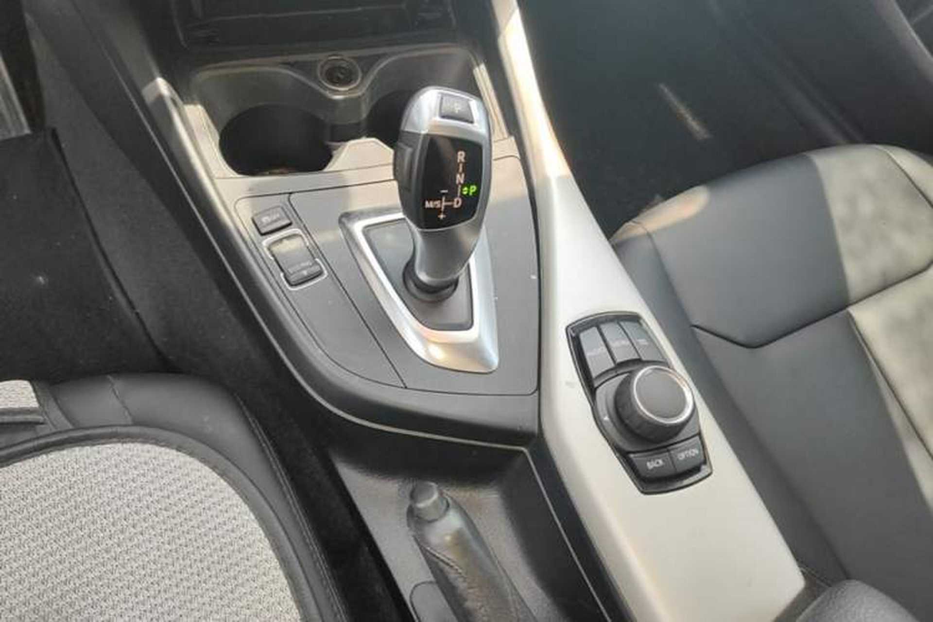 Used BMW 1 Series 2013 Facelifted 118i Leading Edition Gear Lever