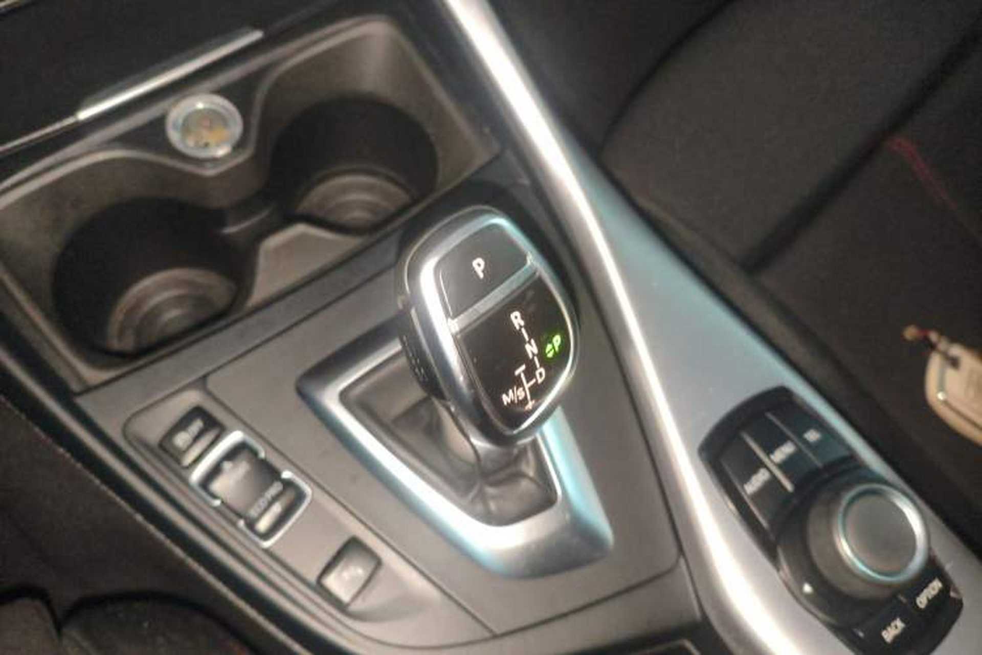 Used BMW 1 Series 2013 Revised 125i Sport Edition Gear Lever