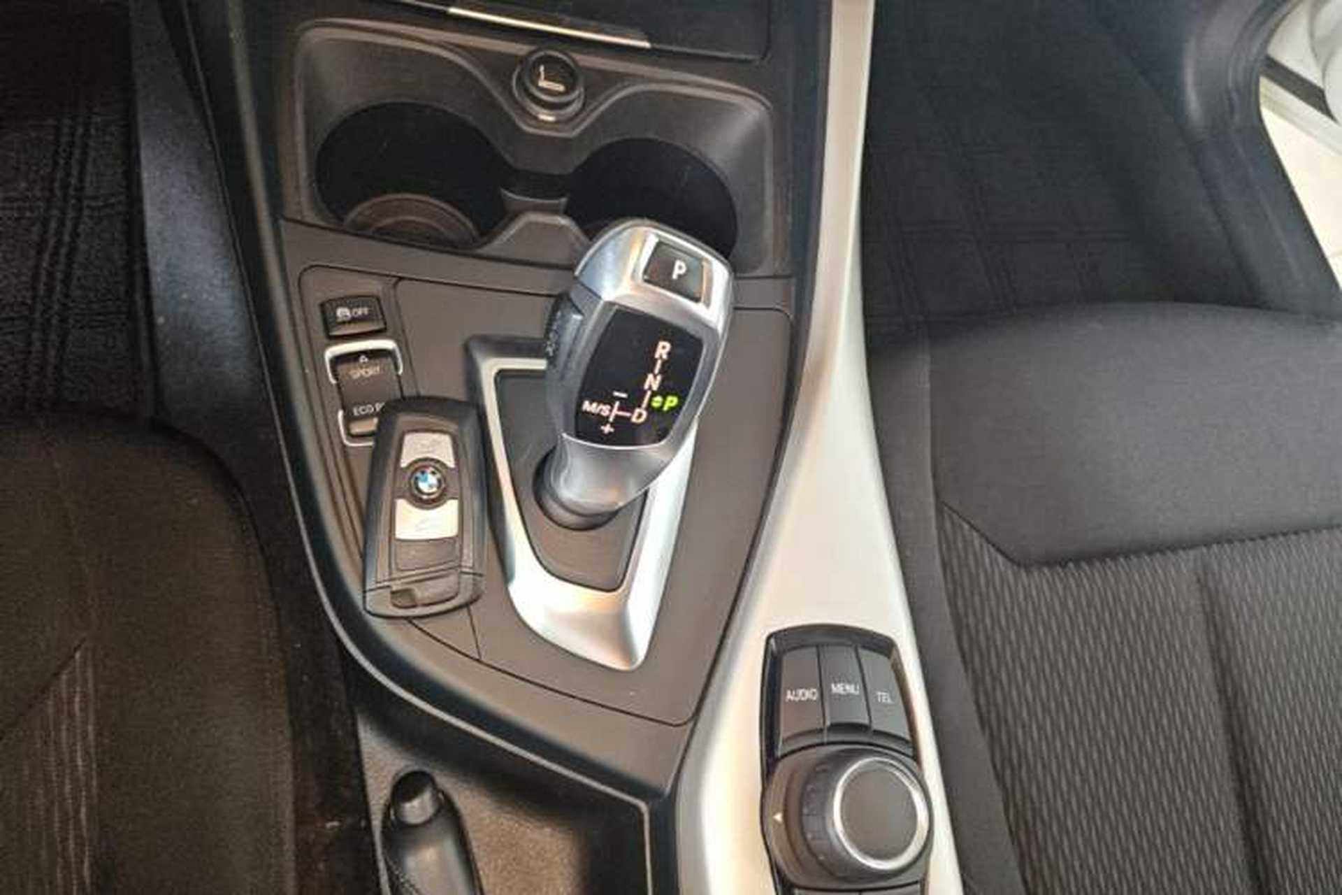 Used BMW 1 Series 2013 Facelifted 118i Leading Edition Gear Lever