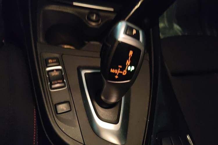 Used BMW 1 Series 2013 Revised 118i Sport Edition Gear Lever