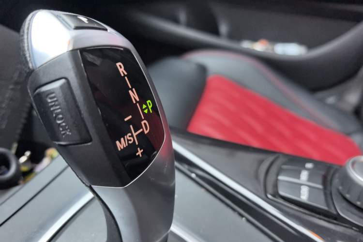 Used BMW 1 Series 2013 Revised 118i Sport Edition Gear Lever