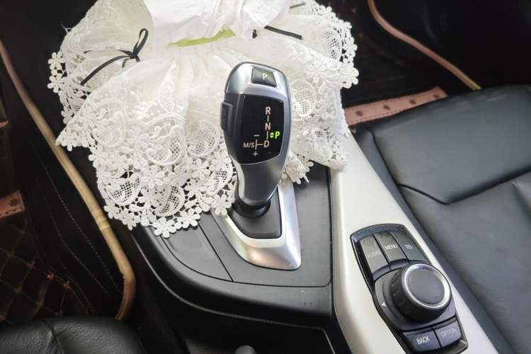 Used BMW 1 Series 2013 Facelifted 118i Leading Edition Gear Lever