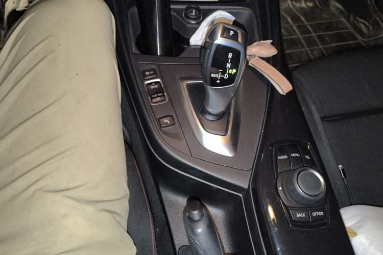 Used BMW 1 Series 2013 Revised 118i Sport Edition Gear Lever