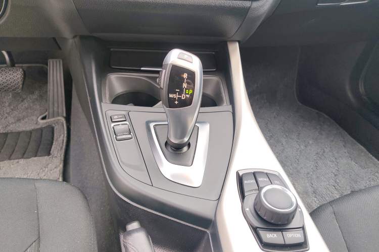 Used BMW 1 Series 2013 Revised 116i Leading Edition Gear Lever