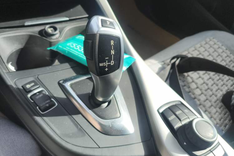 Used BMW 1 Series 2013 Facelifted 118i Leading Edition Gear Lever