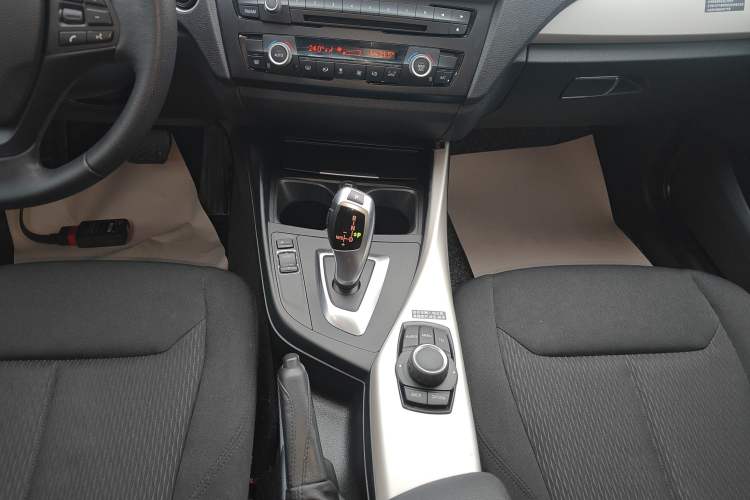 Used BMW 1 Series 2013 Facelifted 118i Leading Edition Gear Lever