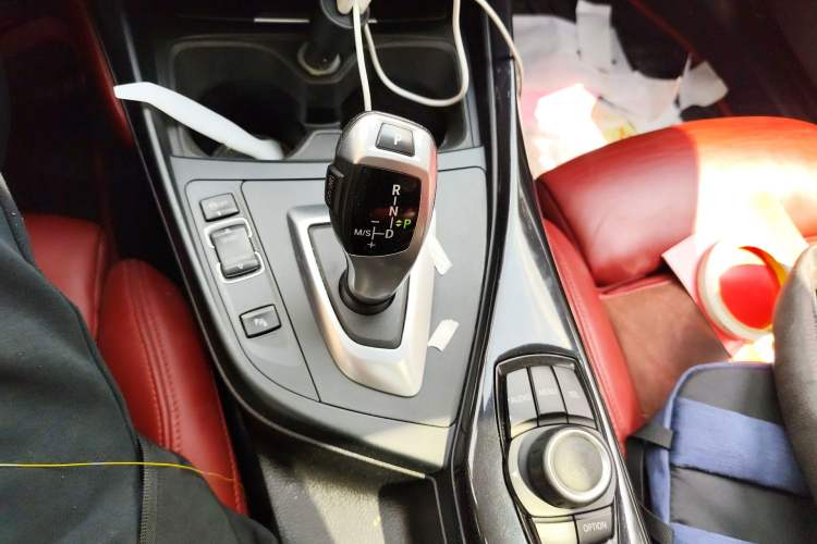 Used BMW 1 Series 2013 Revised 118i Sport Edition Gear Lever