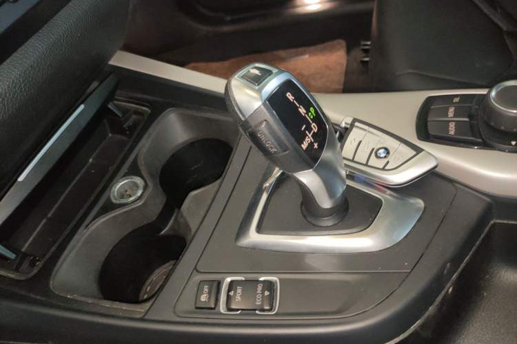 Used BMW 1 Series 2013 Facelifted 118i Leading Edition Gear Lever
