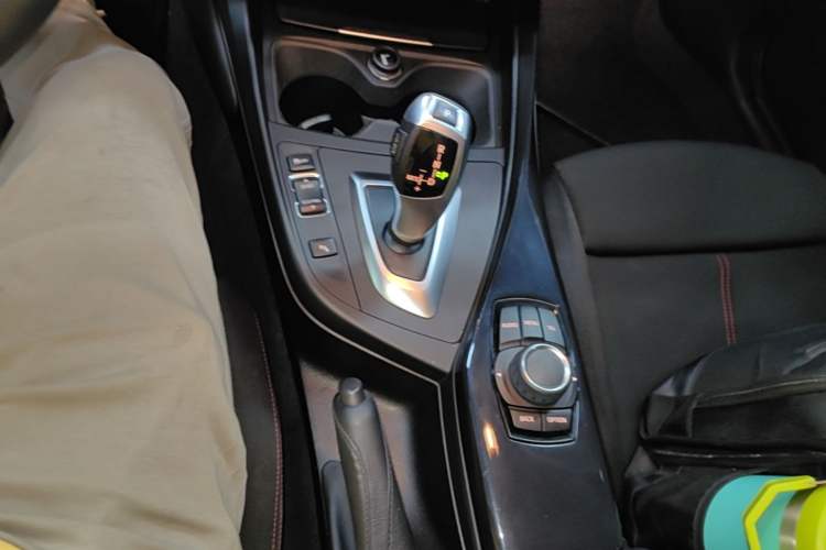 Used BMW 1 Series 2013 Revised 118i Sport Edition Gear Lever