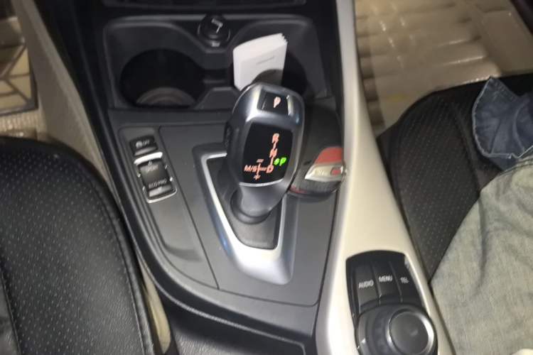 Used BMW 1 Series 2013 Facelifted 118i Leading Edition Gear Lever