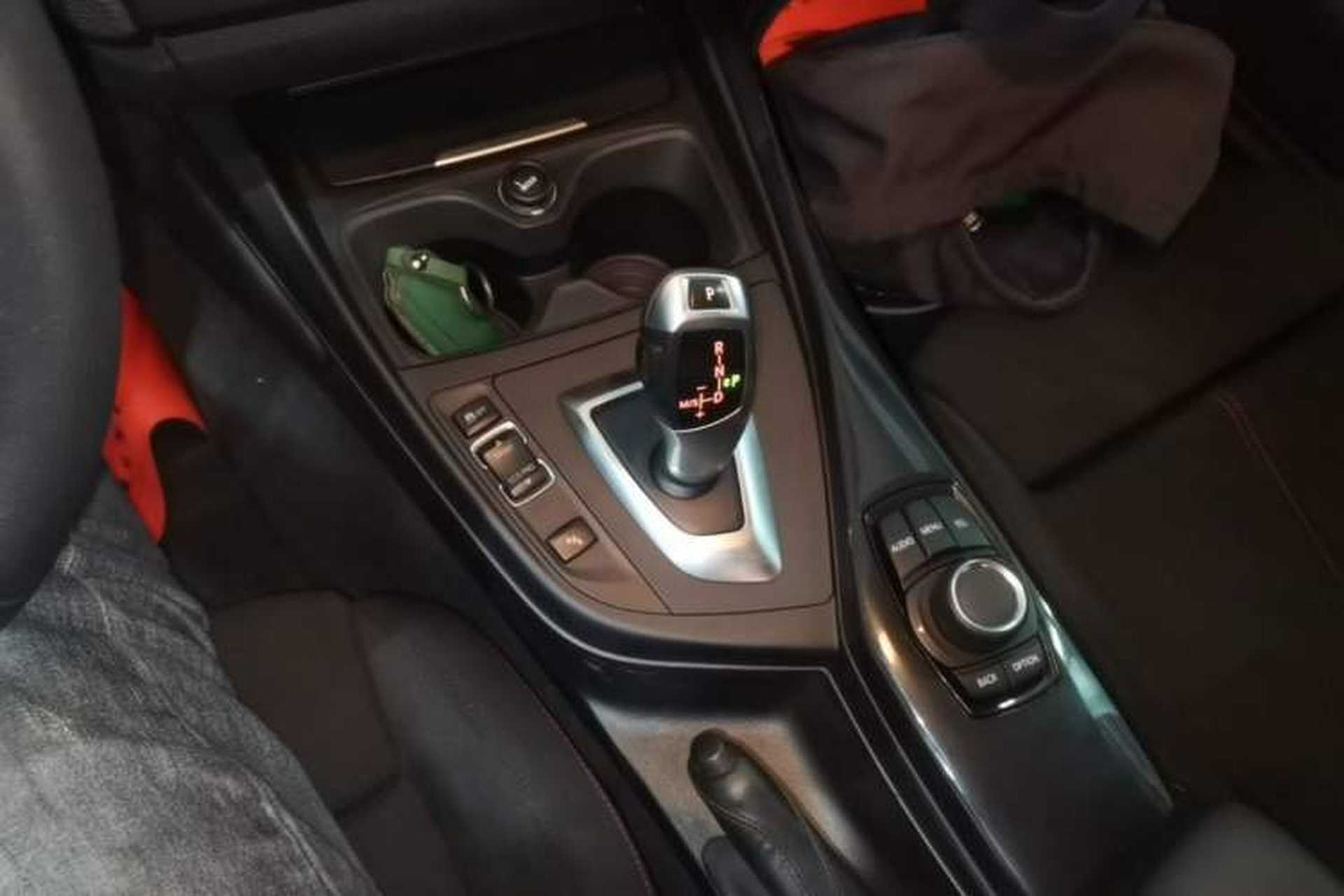 Used BMW 1 Series 2013 Revised 118i Sport Edition Gear Lever