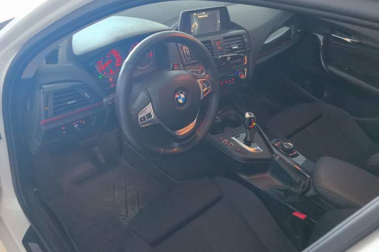 Used BMW 1 Series 2013 Revised 118i Sport Edition Interior 2
