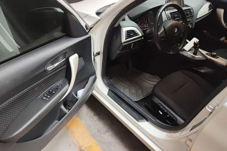 Used BMW 1 Series 2013 Facelifted 118i Leading Edition Interior 3