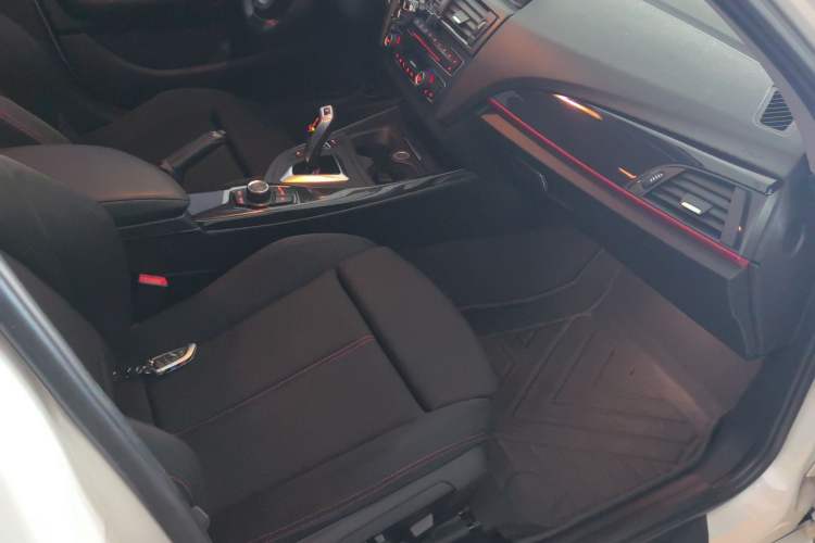 Used BMW 1 Series 2013 Revised 118i Sport Edition Interior 4