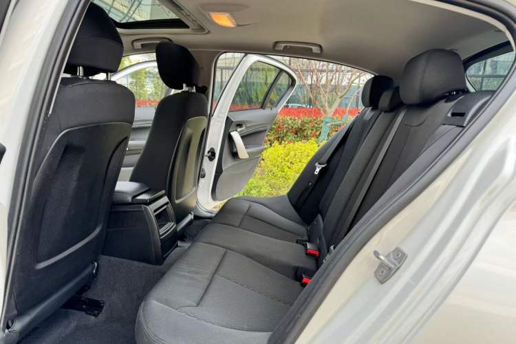 Used BMW 1 Series 2013 Revised 116i Leading Edition Interior 4