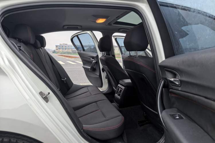 Used BMW 1 Series 2013 Revised 118i Sport Edition Interior 8