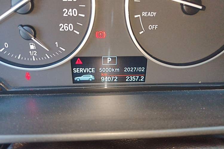 Used BMW 1 Series 2013 Facelifted 118i Leading Edition Odometer Close Up