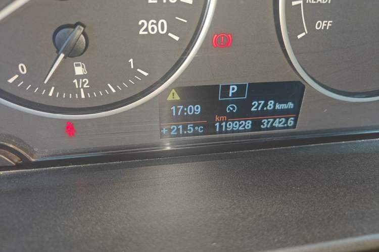 Used BMW 1 Series 2013 Revised 116i Leading Edition Odometer Close Up
