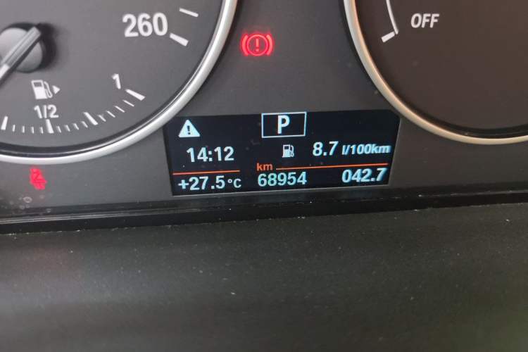 Used BMW 1 Series 2013 Facelifted 118i Leading Edition Odometer Close Up