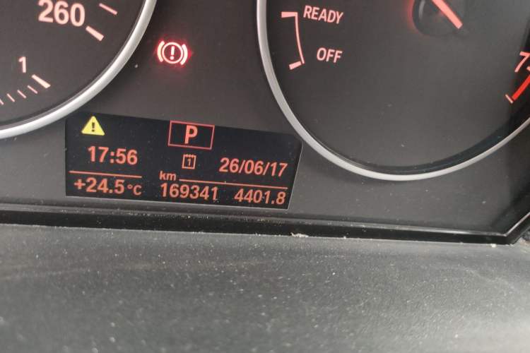 Used BMW 1 Series 2013 Facelifted 118i Leading Edition Odometer Close Up