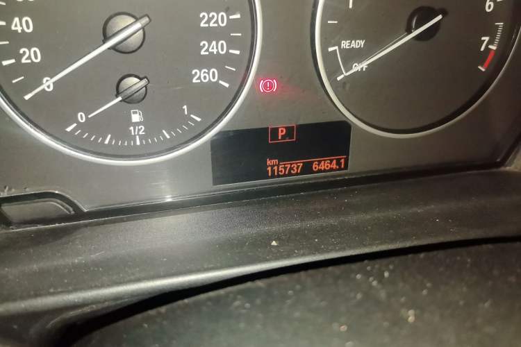 Used BMW 1 Series 2013 Facelifted 118i Leading Edition Odometer Close Up