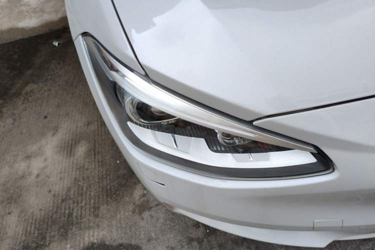 Used BMW 1 Series 2013 Facelifted 118i Leading Edition Right Front Headlight