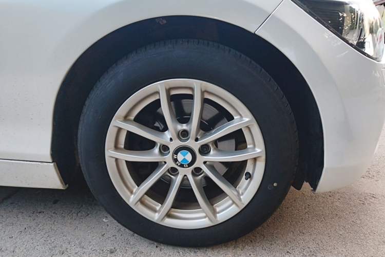 Used BMW 1 Series 2013 Facelifted 118i Leading Edition Right Front Wheel Hub