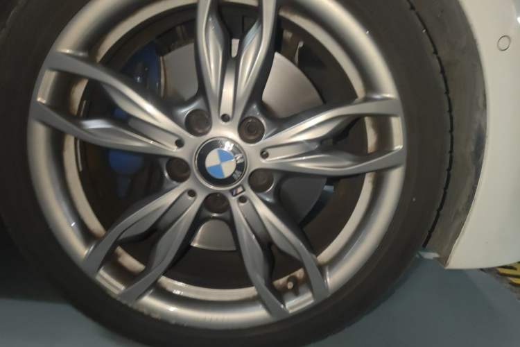 Used BMW 1 Series 2013 M135i 5-door model Right Front Wheel Hub
