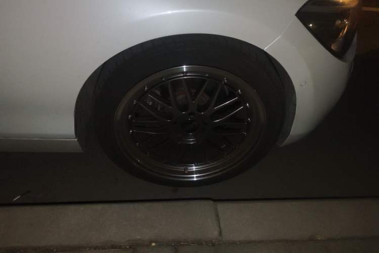 Used BMW 1 Series 2013 Revised 118i Sport Edition Right Front Wheel Hub