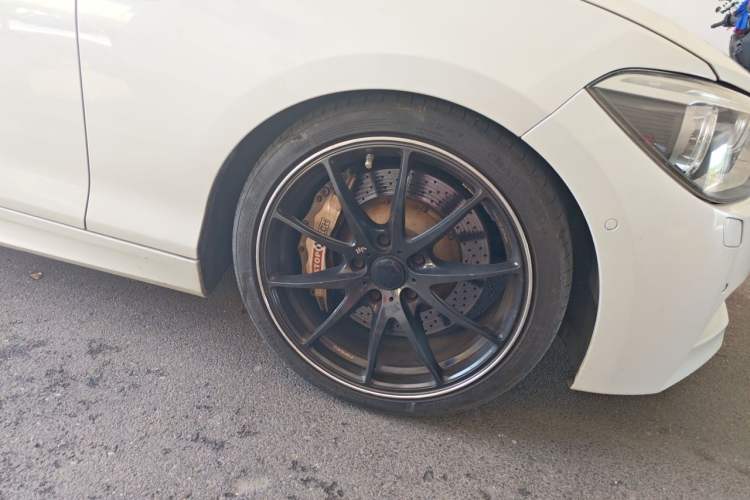 Used BMW 1 Series 2013 Revised 125i Sport Edition Right Front Wheel Hub