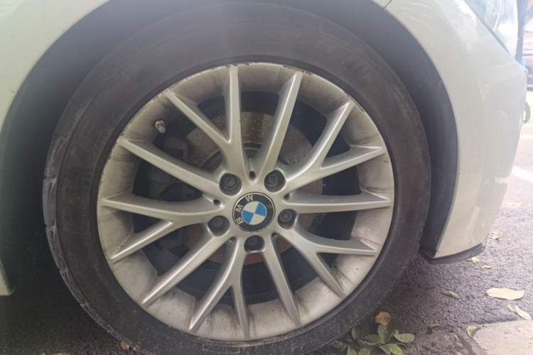Used BMW 1 Series 2013 Facelifted 118i Leading Edition Right Front Wheel Hub