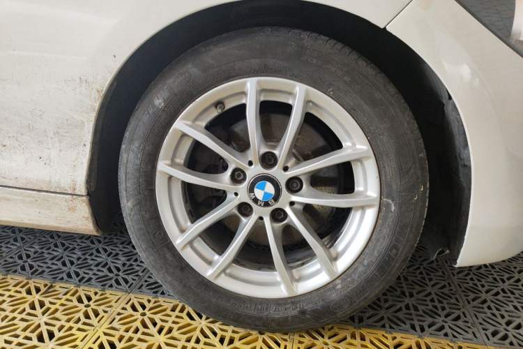 Used BMW 1 Series 2013 Facelifted 118i Leading Edition Right Front Wheel Hub