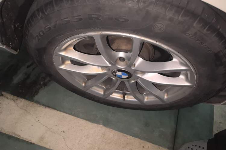 Used BMW 1 Series 2013 Facelifted 118i Leading Edition Right Front Wheel Hub